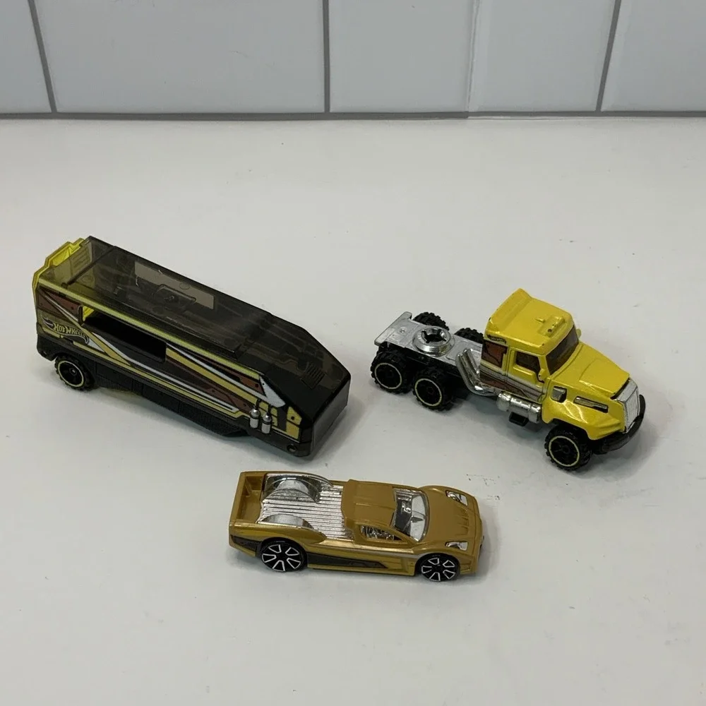 HOT WHEELS 2014 - CITY -‎ SUPER RIGS DESERT FORCE W/ HYPERTRUCK CAR